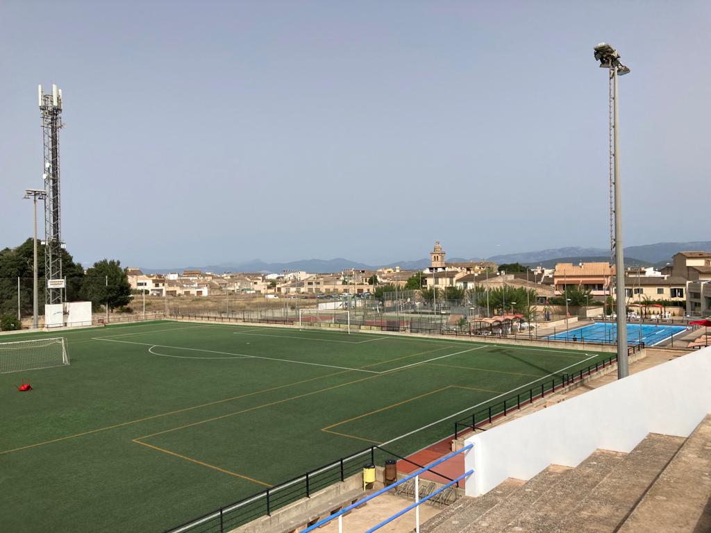 Canviat a led l’enllumenat del camp de futbol i surt a licitació la d’alguns carrers d’Algaida i Pina