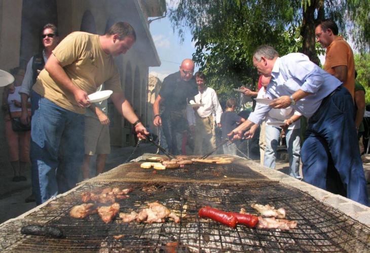 Sant Joan se prepara per un cap de setmana de torrades amb la Festa del Botifarró