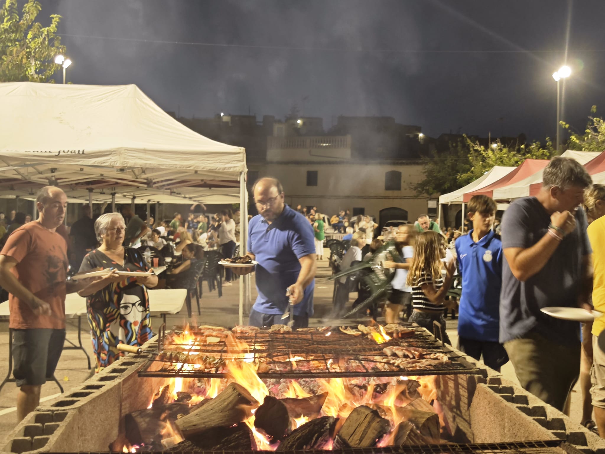 Sant Joan atia la flama de la Festa del Botifarró