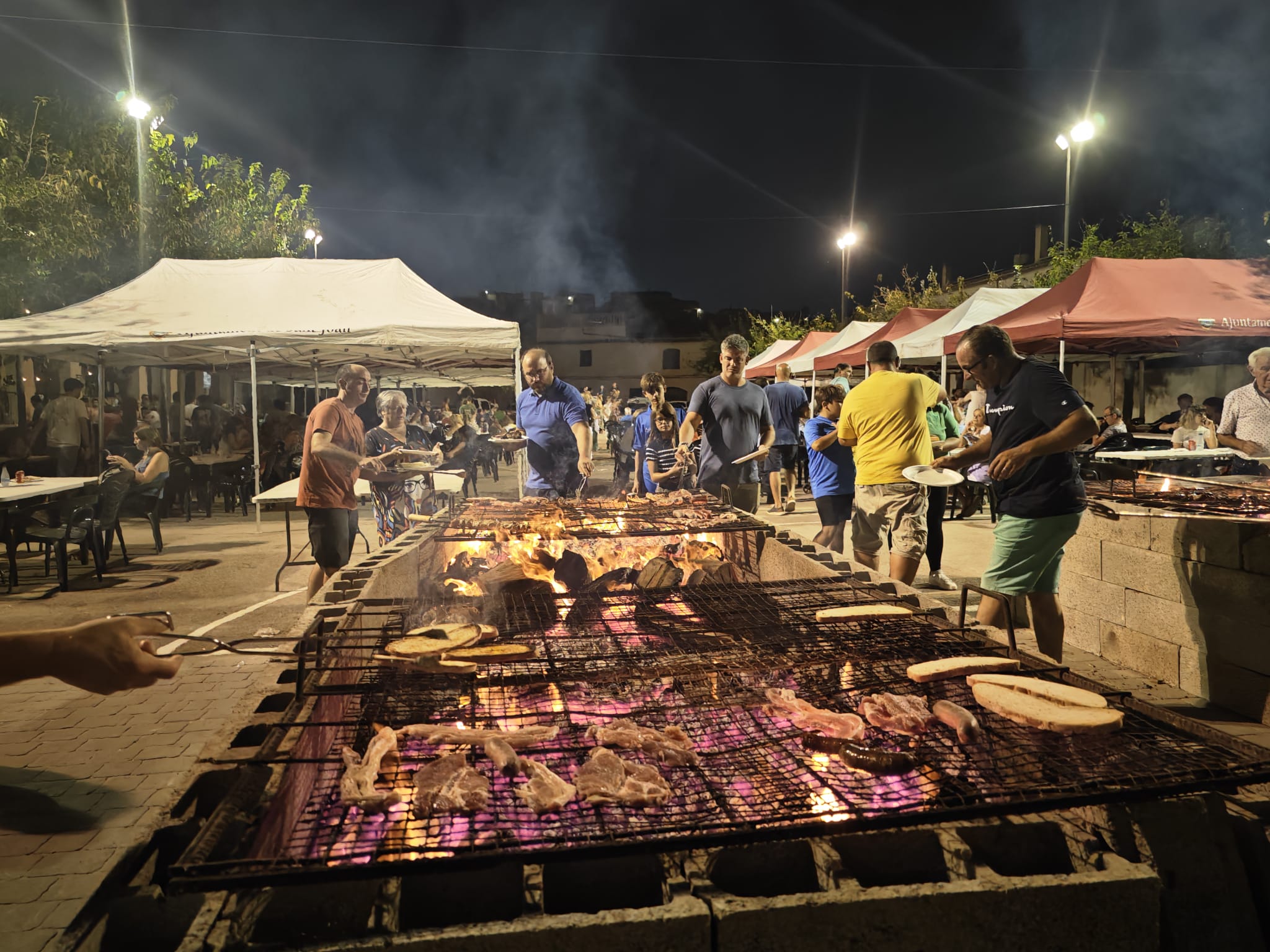 Sant Joan es prepara per encendre la Festa del Botifarró