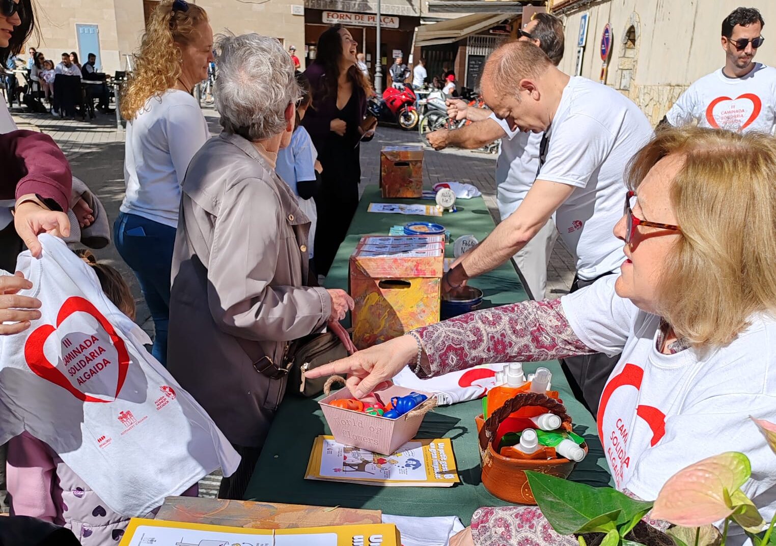 Nova campanya a Algaida per a conscienciar als propietaris de cans sobre la neteja d’espais públics