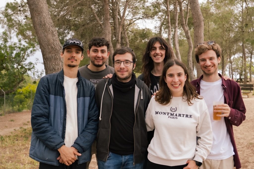 Descalaixats versiona la cançó del Much per explicar-ne l’arrel de la festa