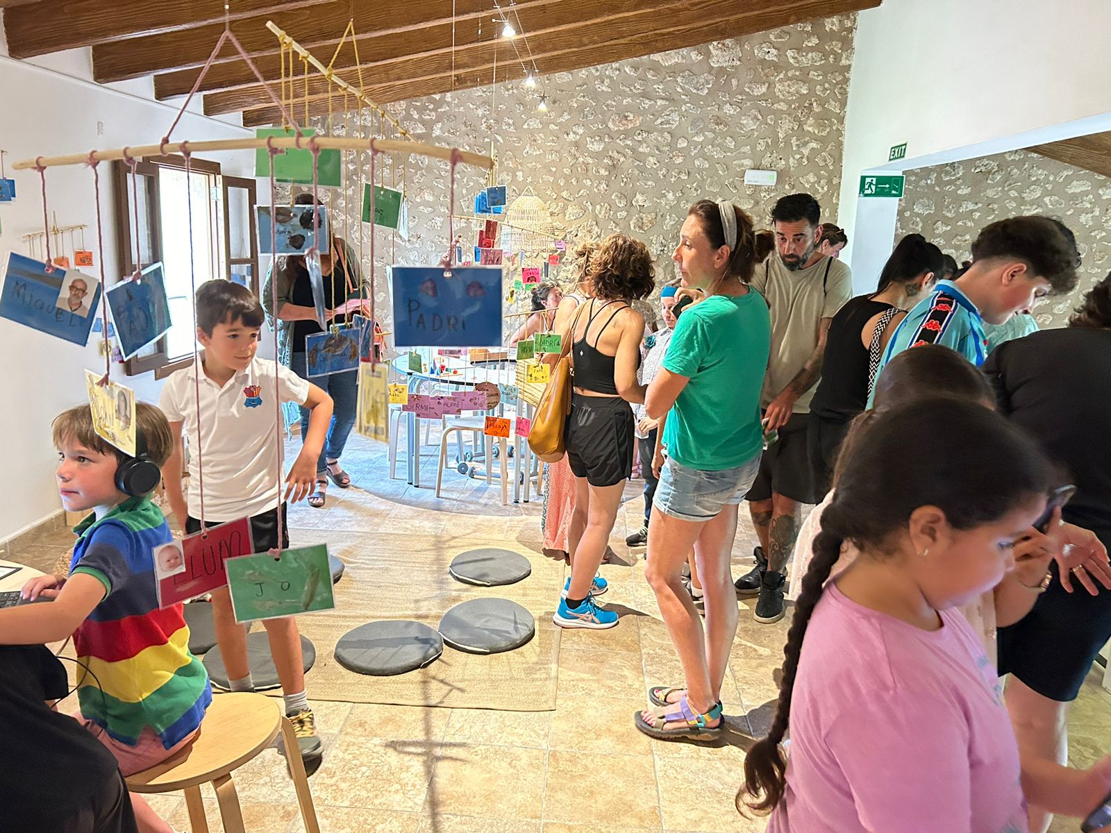 Els alumnes del CEIP Guillem Frontera d’Ariany s’endinsen en un món de llibres