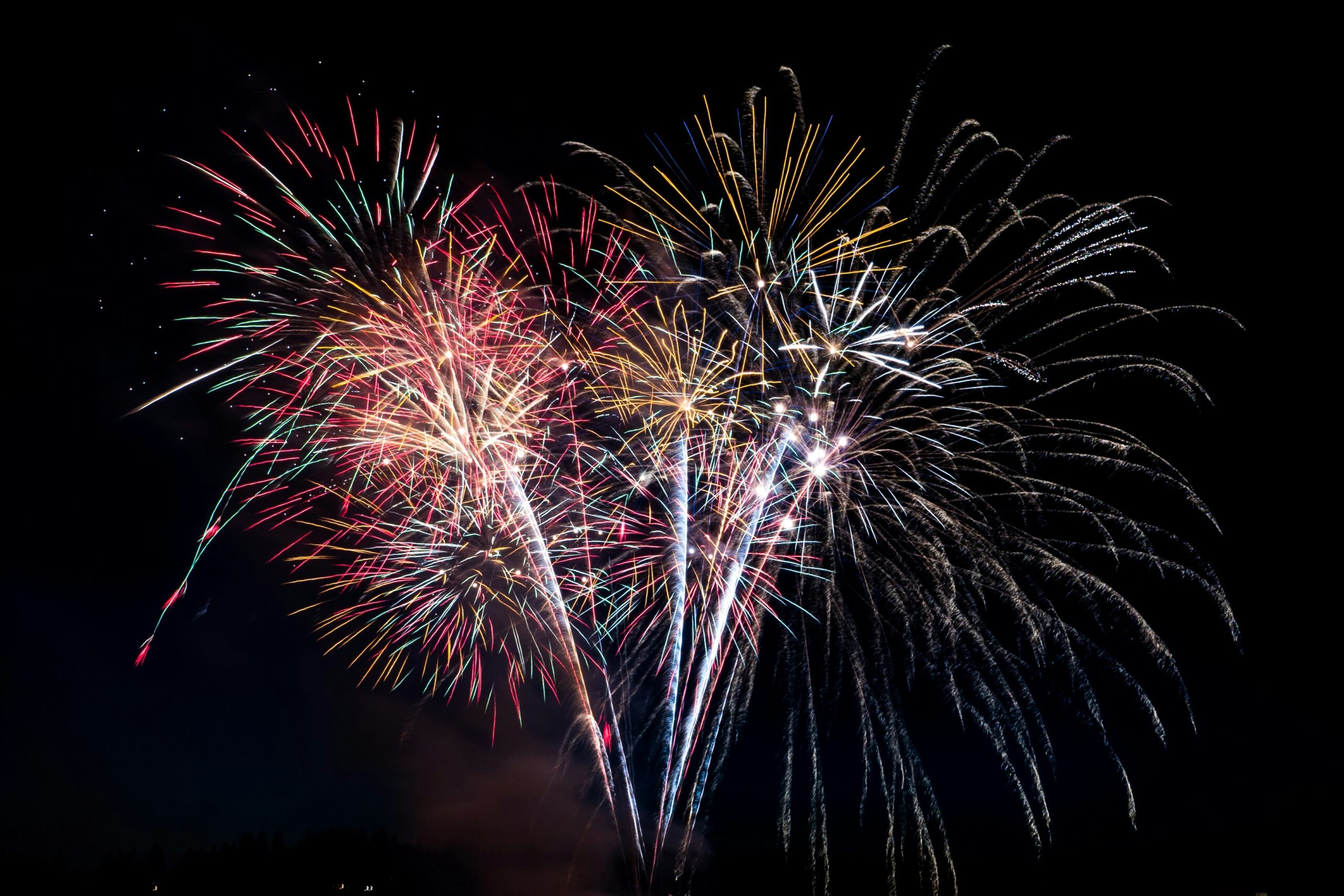 Consulta a Sant Joan: s’ho paga gastar 6.000 € en 10 minuts en focs artificials?