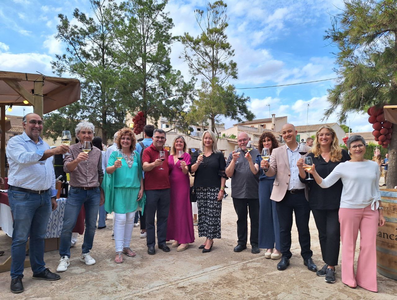 Més de 2.000 persones gaudeixen del Vi de la Terra Mallorca en el Raïm Wine Fest de Porreres
