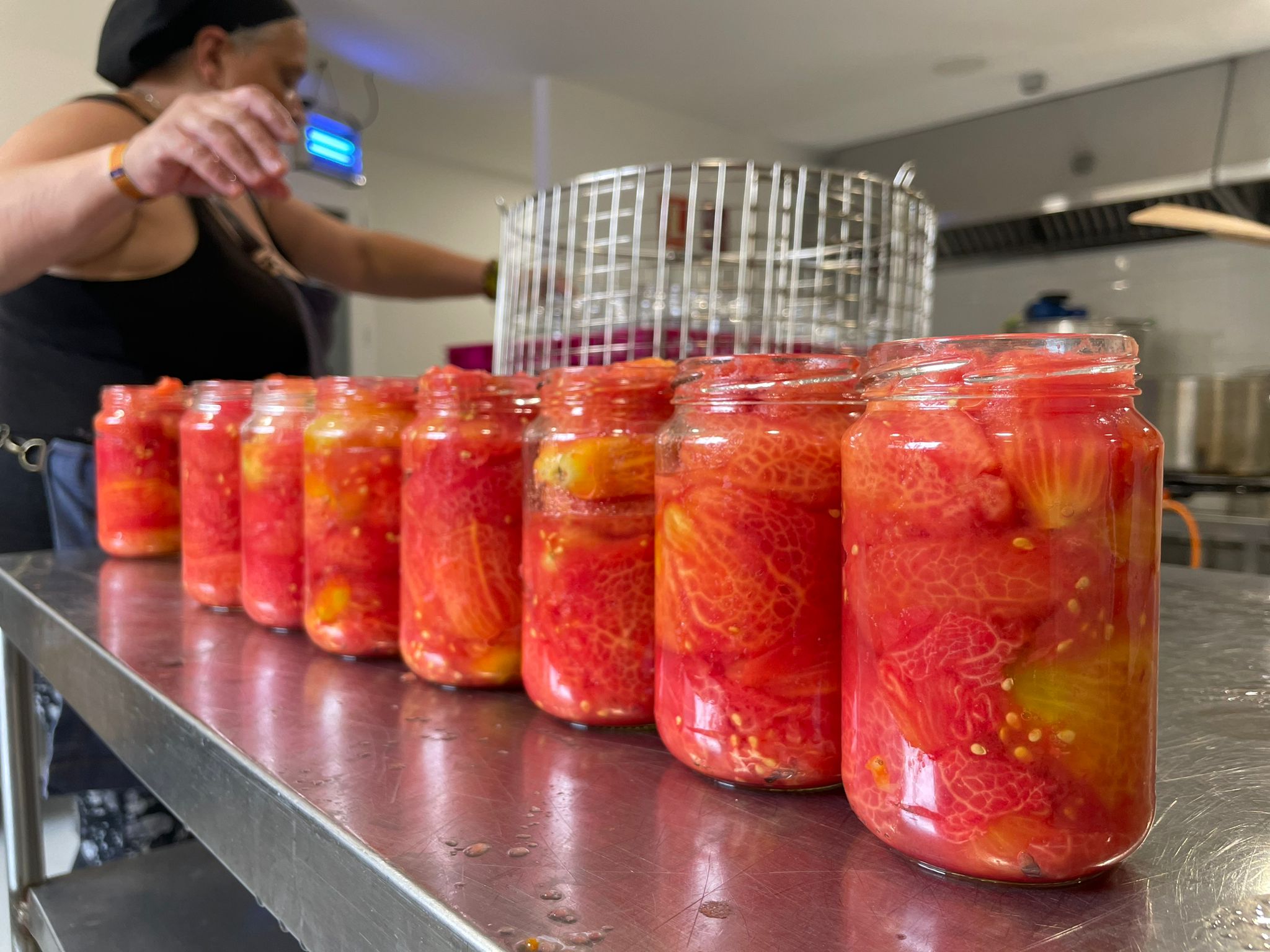 Apaema facilita als agroturismes la transformació de les collites en elaborats de qualitat