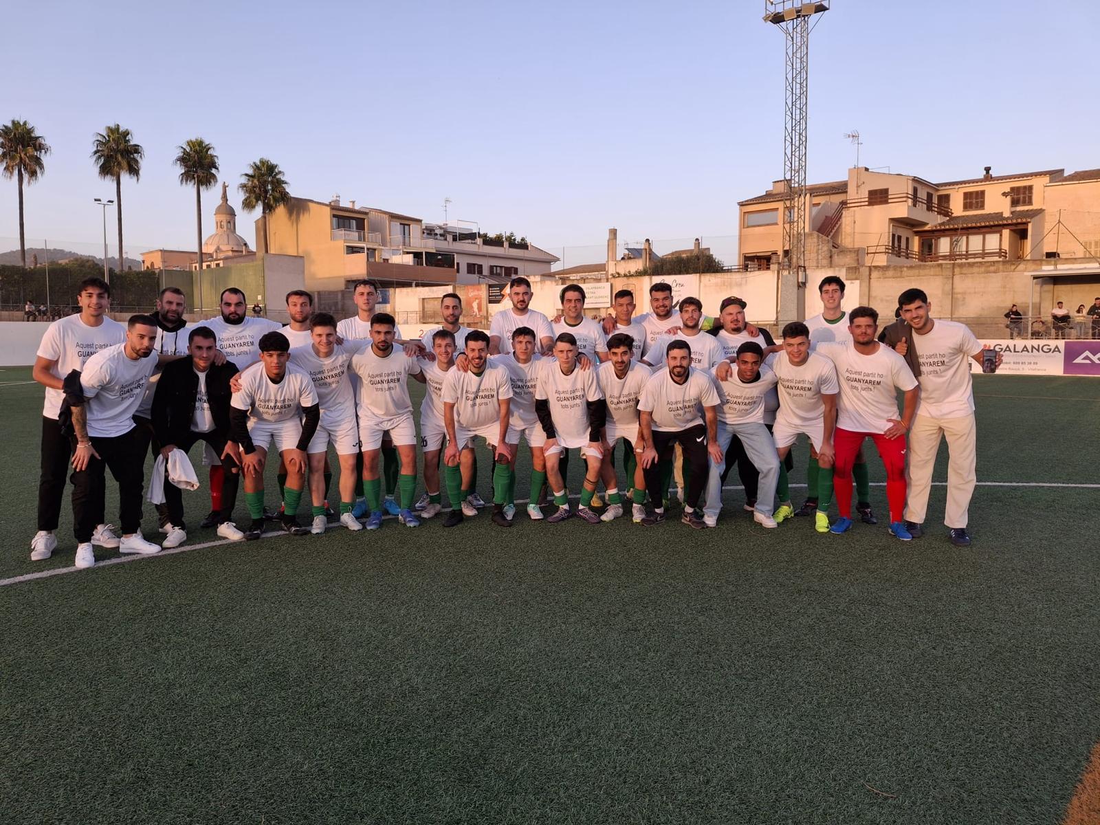 El CF Vilafranca i afició s’uneixen per donar força a Toni Torrens, jugador de baixa de llarga durada