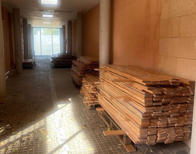 El Seprona denuncia l’Ajuntament de Petra per oferir per a fer foc el malmès parquet del pavelló