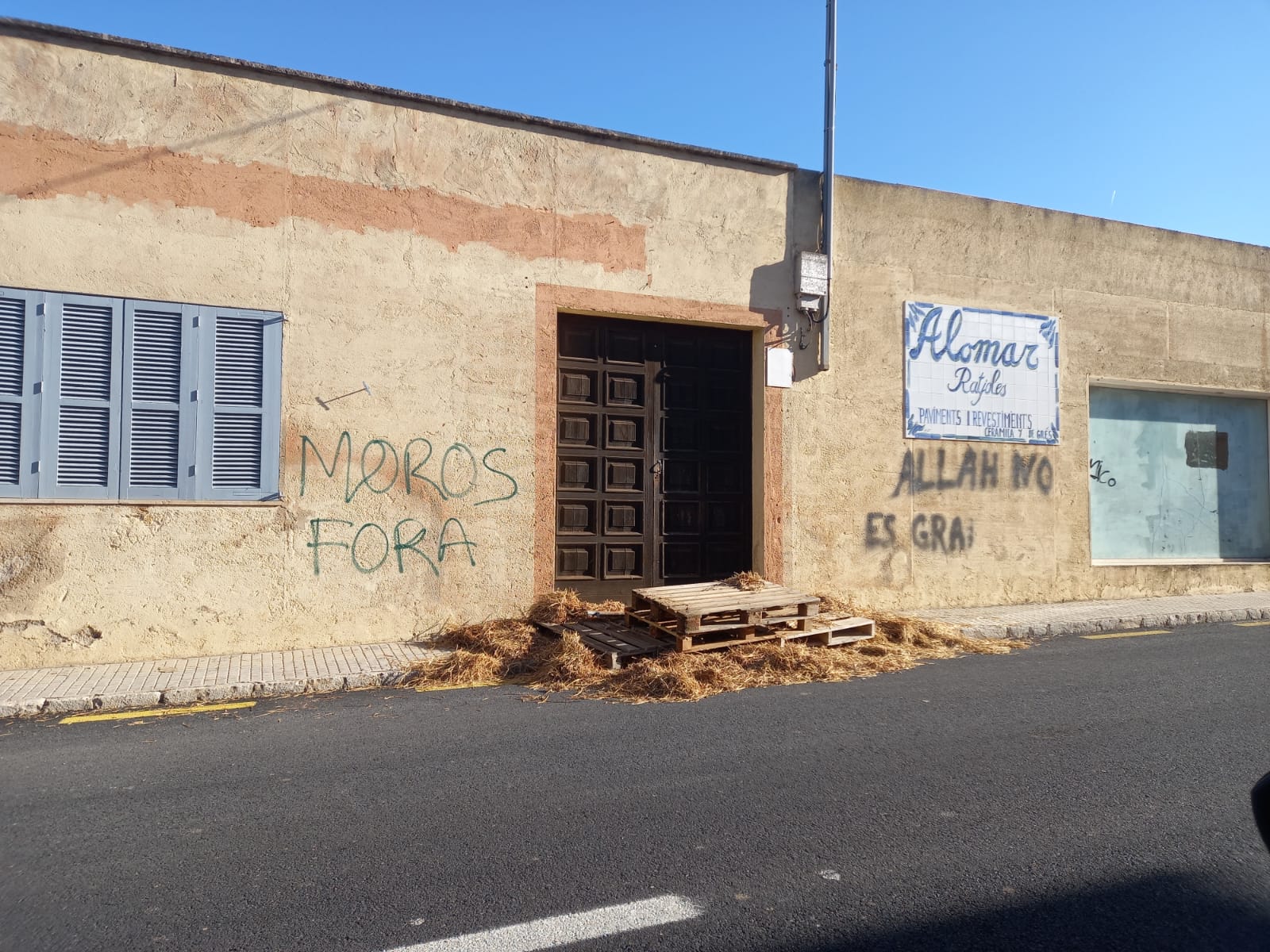 Investiguen l’autoria de pintades racistes a la mesquita de Sineu el dia dels Innocents