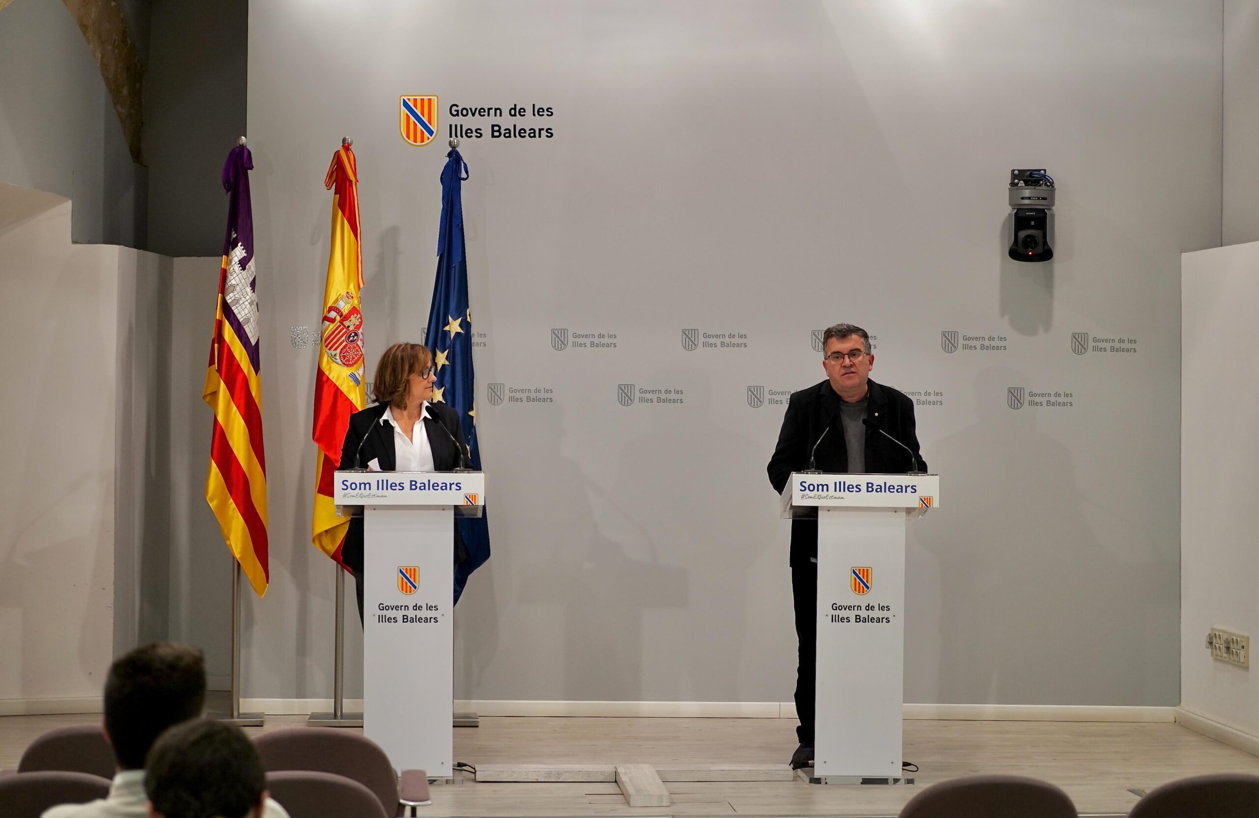El Govern regula la dimensió de les granges de gallines i la distància dels nuclis urbans