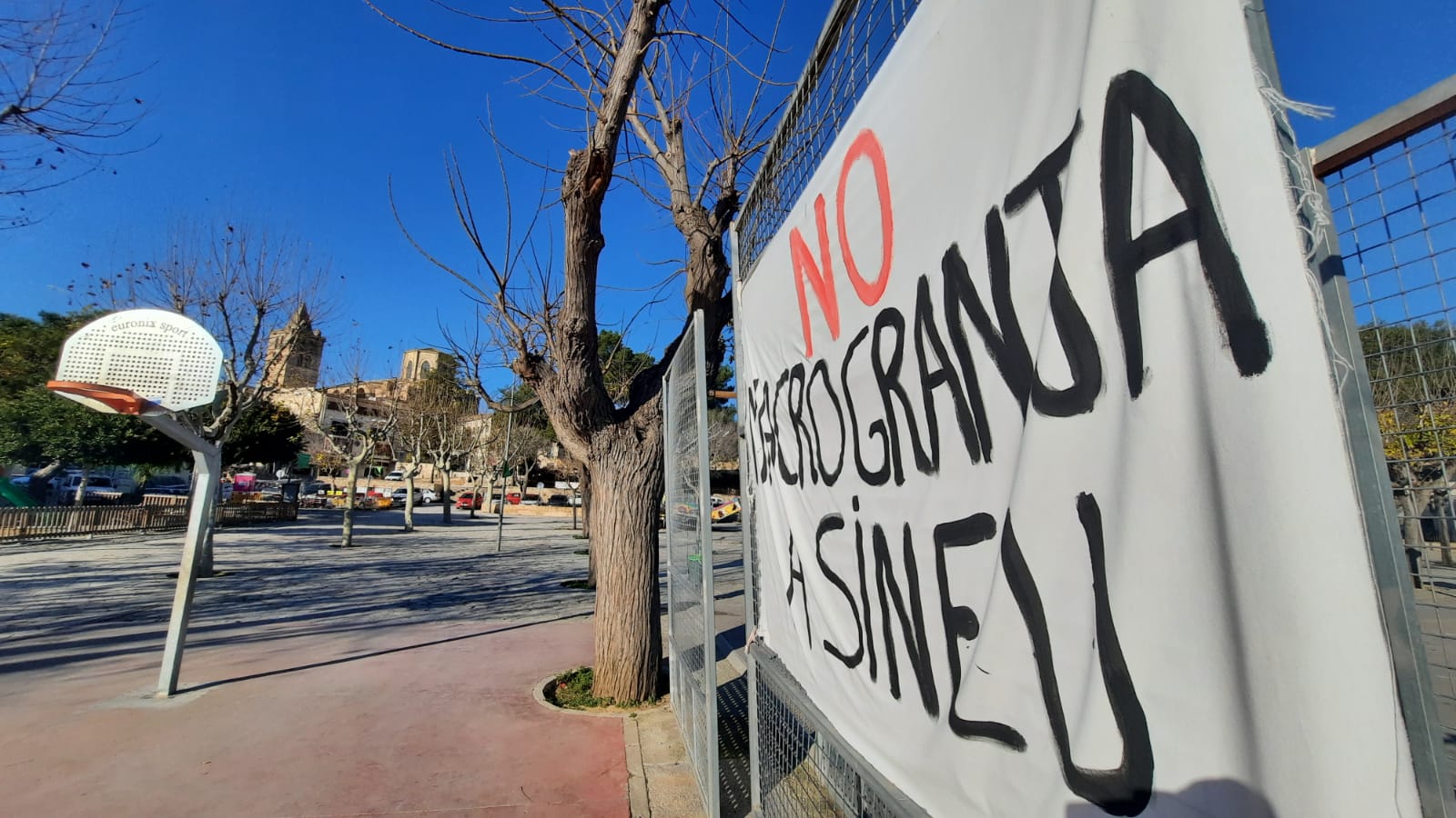 Satisfacció a Sineu i Maria per la feina tècnica que ha tomat la macrogranja de gallines