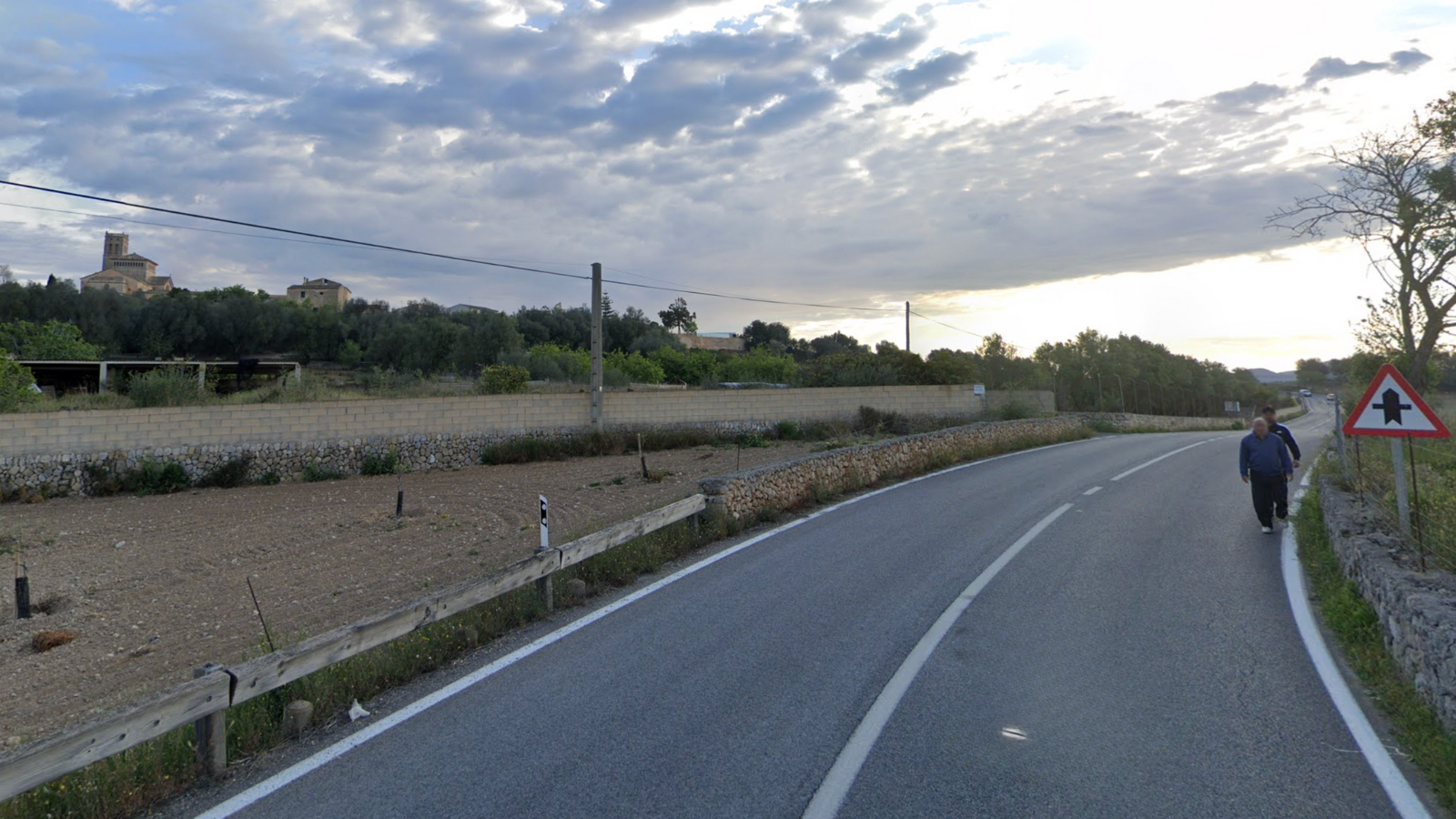 Ariany exigeix amb urgència la construcció del passeig fins al cementiri
