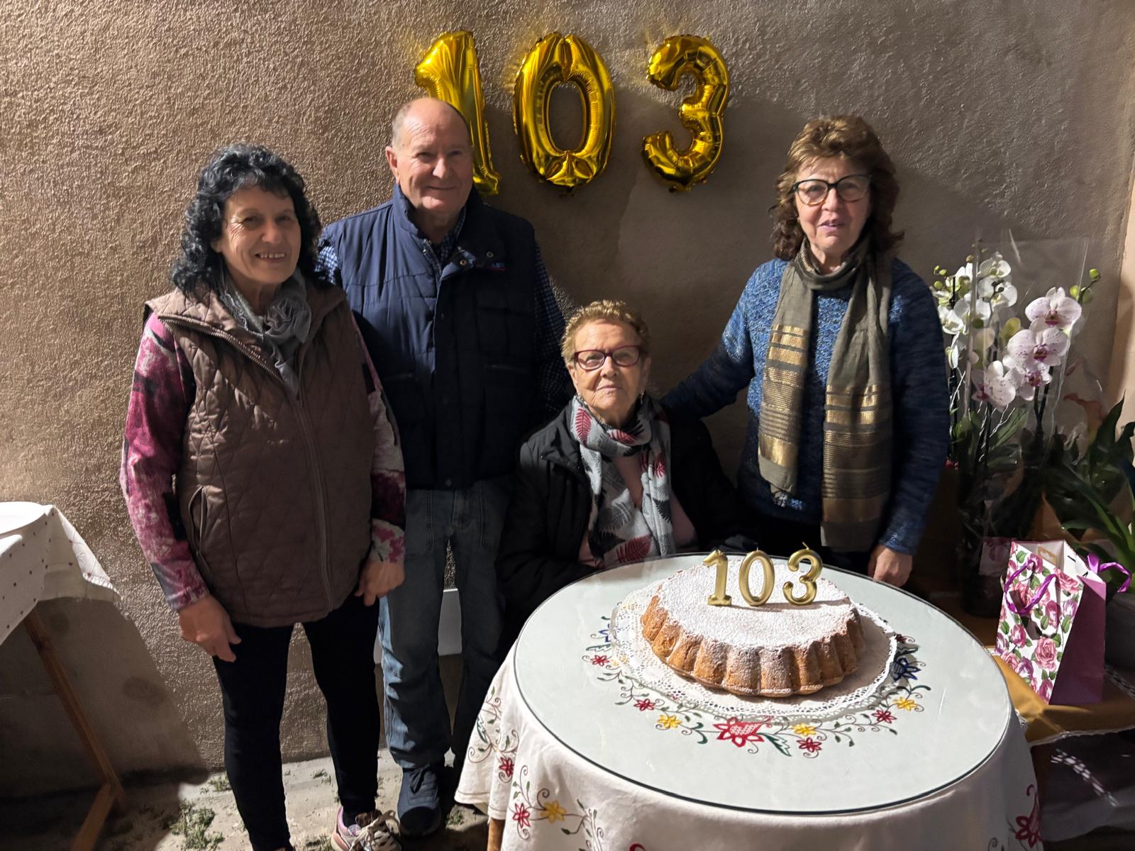 Ariany brufa els 103 anys de la padrina de la vila