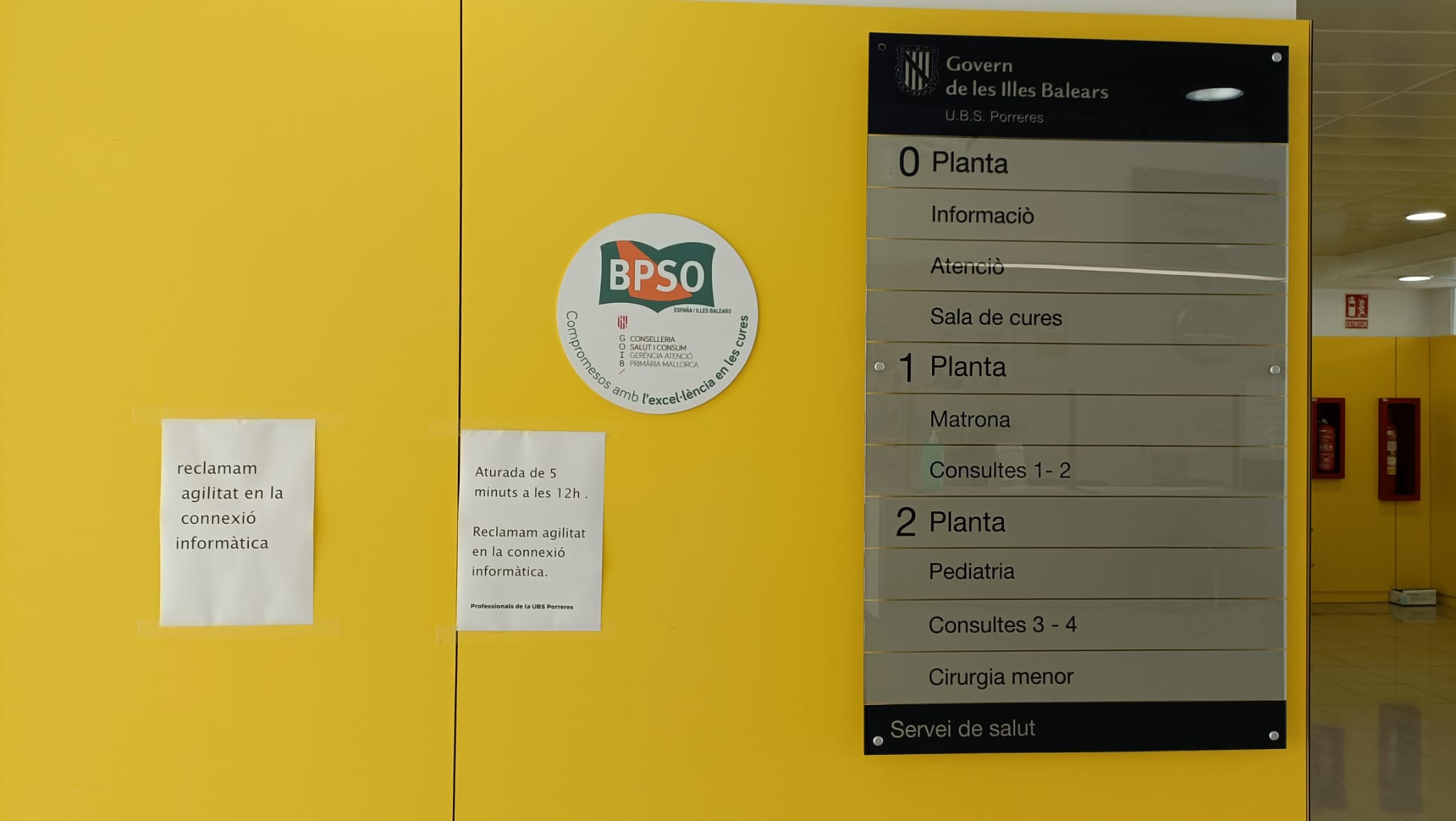 El personal de la UBS de Porreres protesta amb miniaturades per la deficient connexió a internet