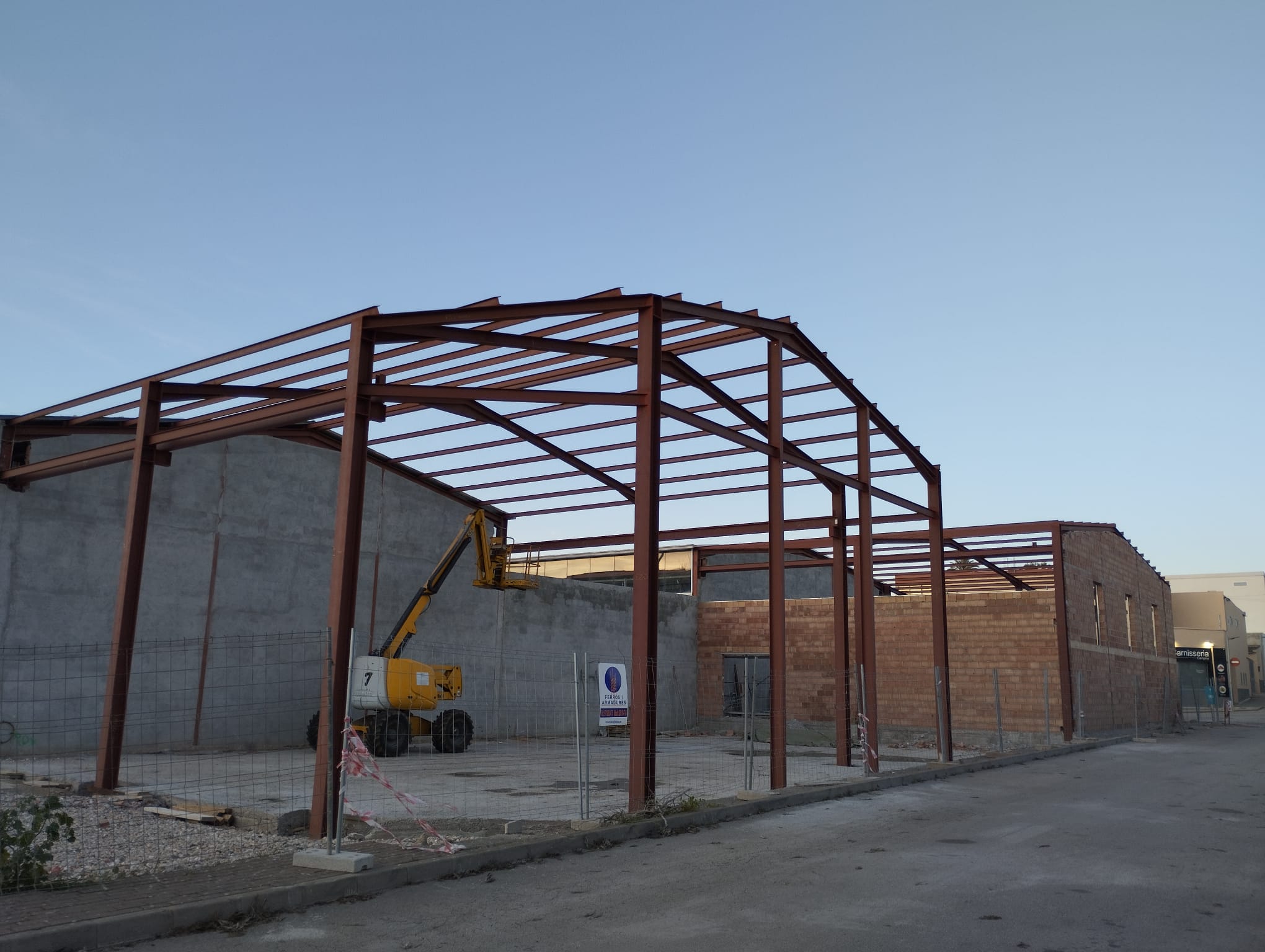 La construcció de noves naus deixa el polígon de Sineu sense sòl industrial