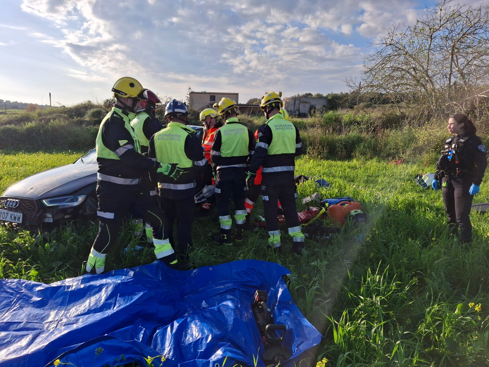 Ingressat un home després de sortir de la via i donar voltes de campana en el camí de Banyeres de Porreres