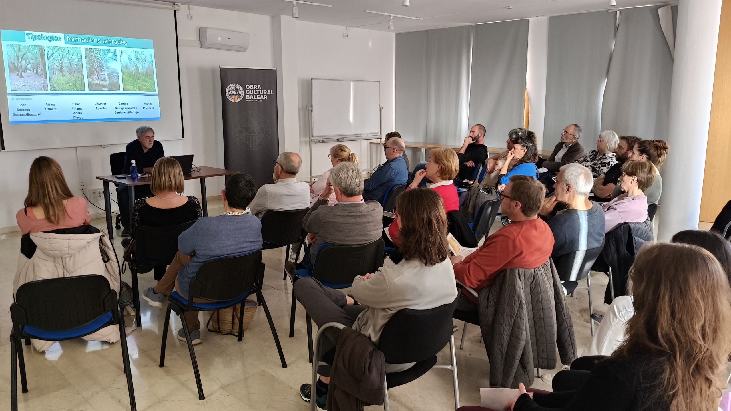Èxit de la xerrada i sortida etnobotànica al Pla de Mallorca organitzada per l’OCB de Llubí