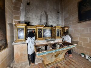 Consell i Bisbat donen un impuls al manteniment del patrimoni eclesiàstic del Pla