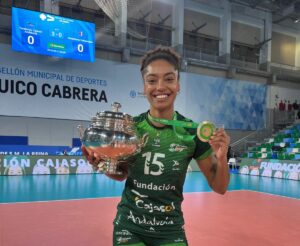 Louise Sansó cerca el doblet històric amb el Cajasol a la lliga de vòlei