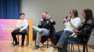 “Si el que vols a la vida és poder berenar cada dia al bar del poble ho has de fer, però estudia”