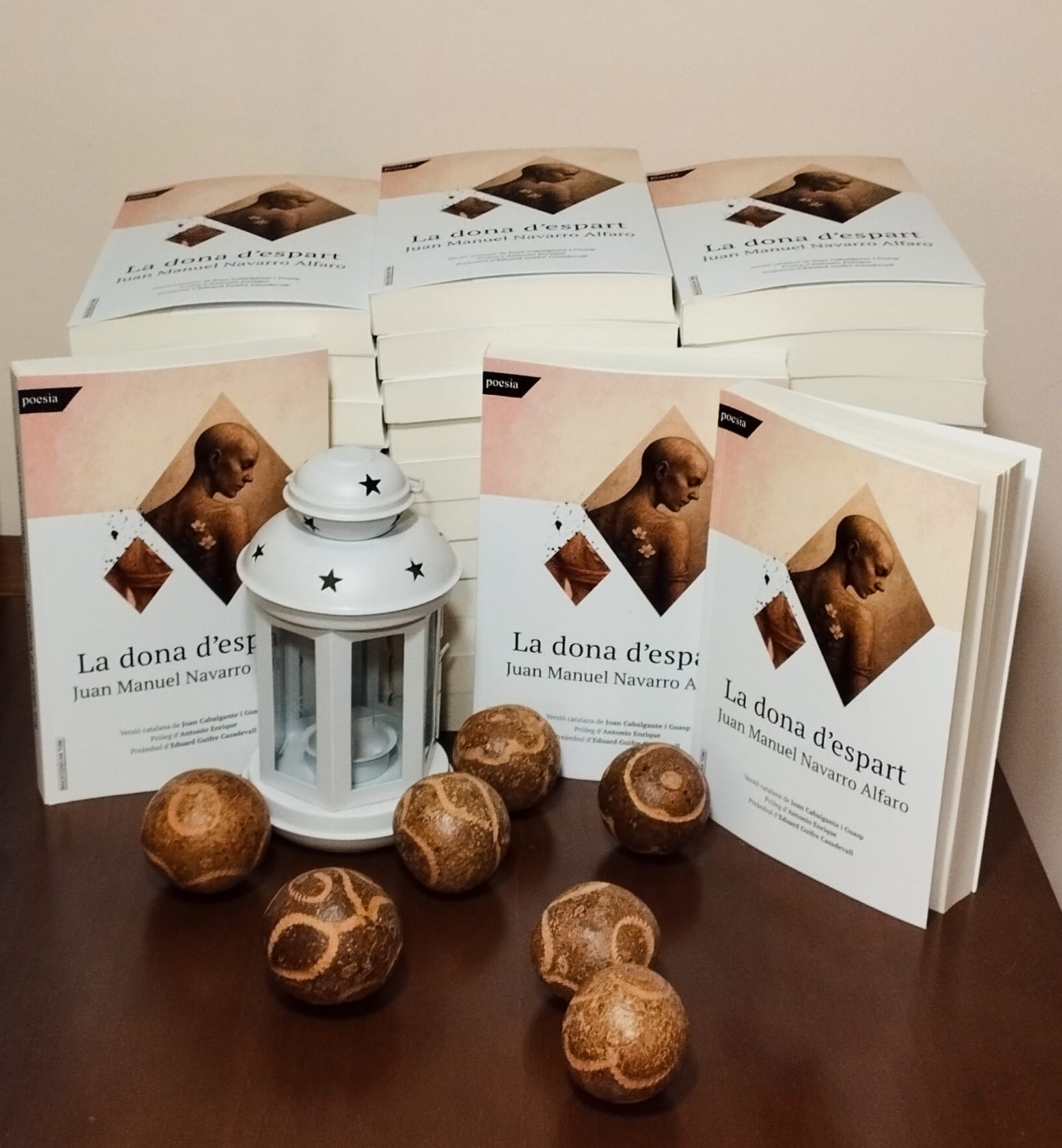 Traduït al català “La dona d’espart” del poeta granadí afincat a Mallorca Juan Manuel Navarro Alfaro