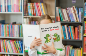 Qui ensenya i educa en la lectura també fa Sant Jordi